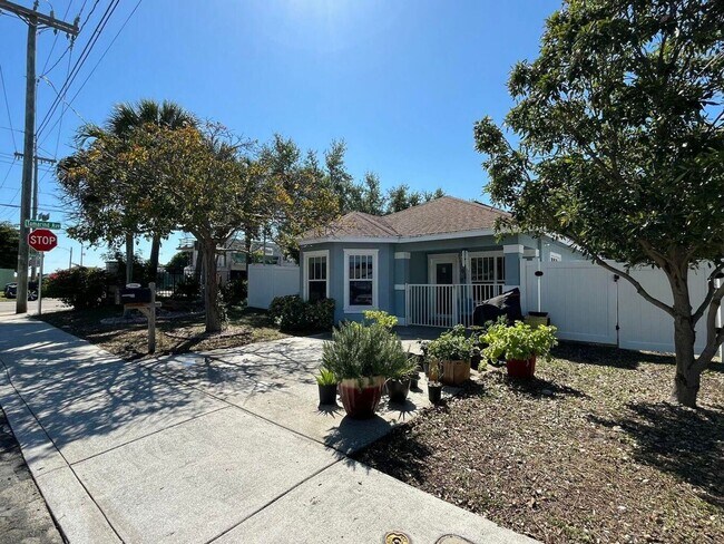 Building Photo - 1006 22nd St