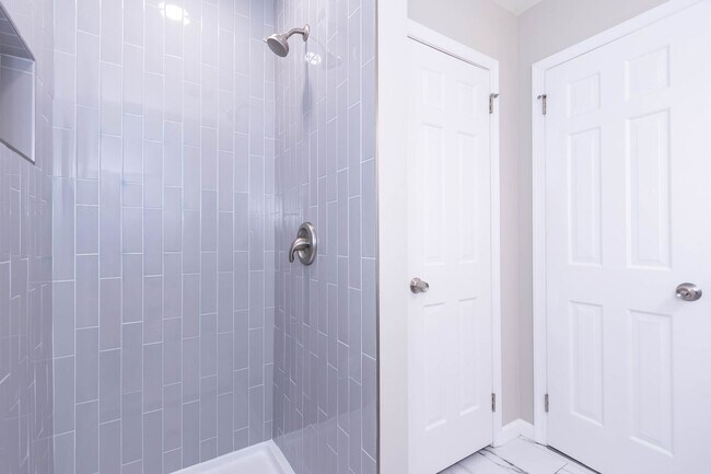 Building Photo - Renovated 3bdr 2bth rancher in the heart of Newport News