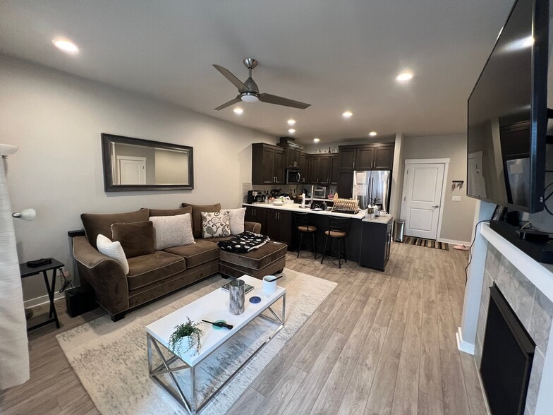 Building Photo - 5565 SE 80th Ave