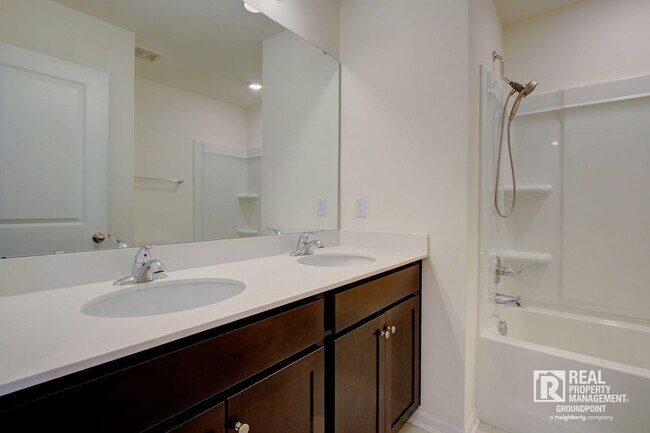 Building Photo - 432 Trotters Ln