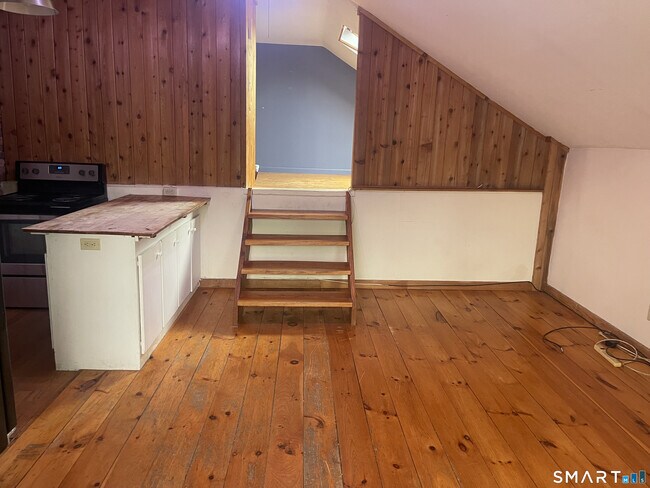 Building Photo - 1633 Main St N