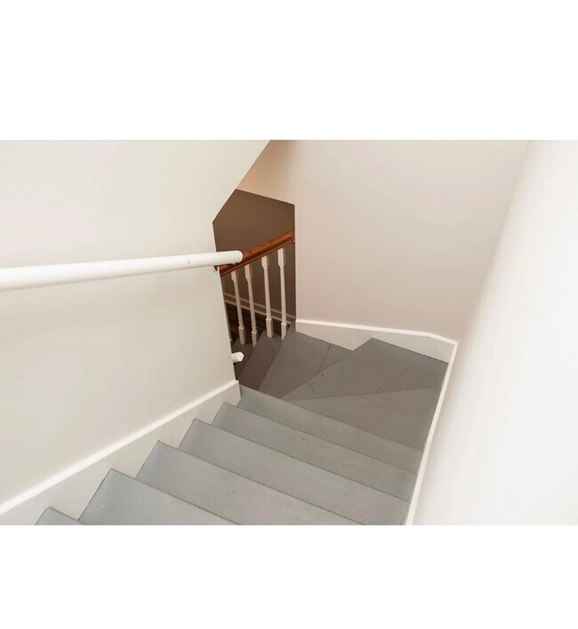 Building Photo - 1251 W Henderson St