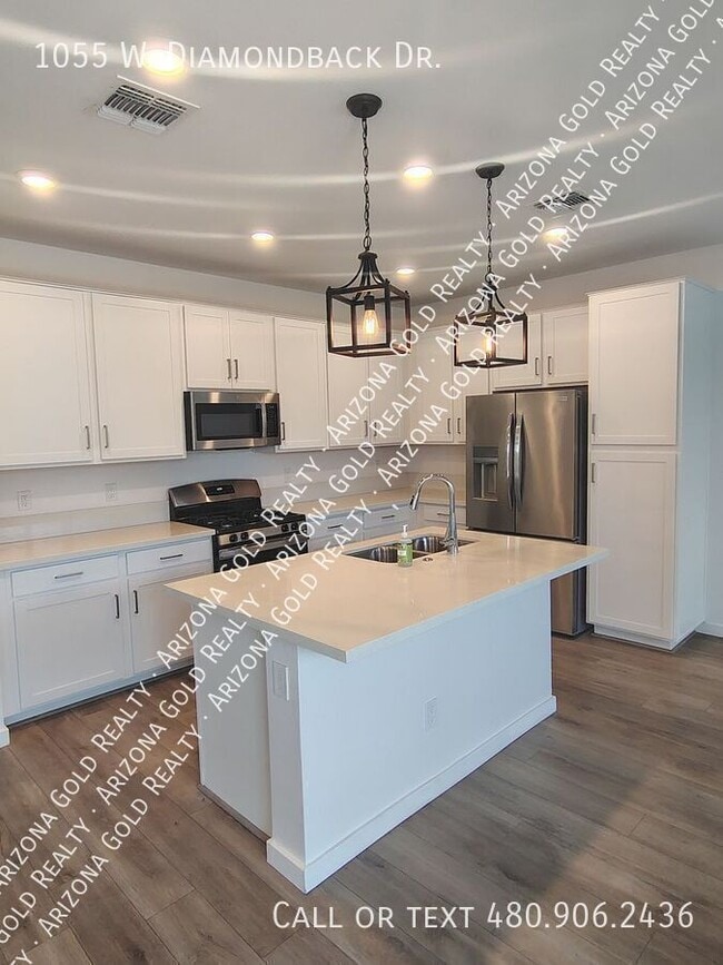 Building Photo - 1055 W. Diamondback Dr.