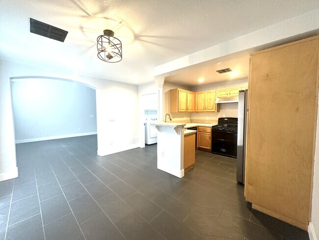 Building Photo - 7288 Quarterhorse Ln