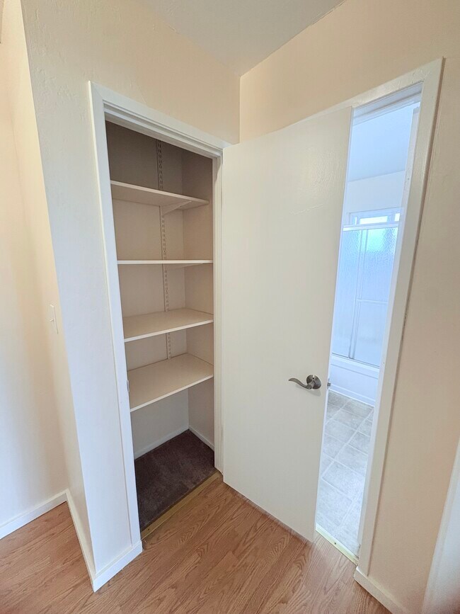 Building Photo - 6529 Greenback Ln