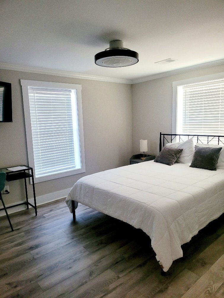 Building Photo - 1004 Pine St