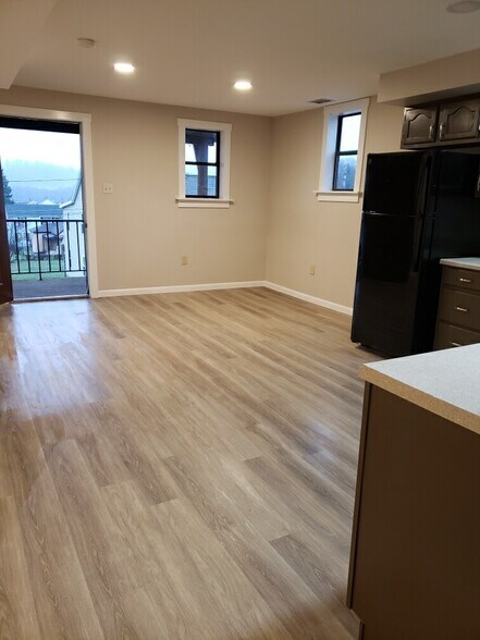 Building Photo - 107 W Biddle St