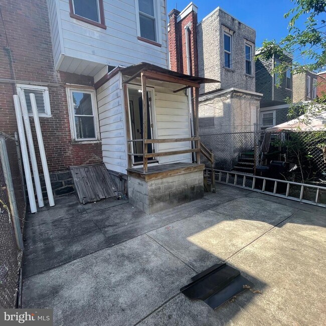 Building Photo - 709 S 59th St