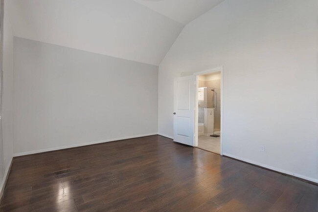 Building Photo - 14018 Lago Crk Ct