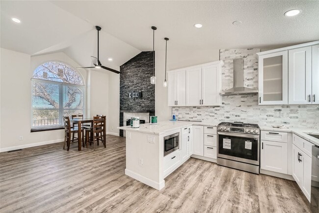 Building Photo - 5701 N Wagonwheel Trail