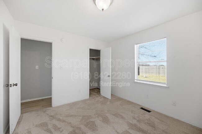 Building Photo - 920 W Memphis St