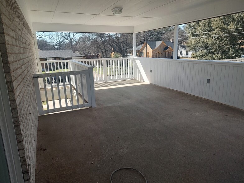 Patio - 508 W Baylor St