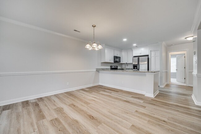 Building Photo - Charming 2 bed 2 bath condo with great water views in gated community in Charlotte on Lake Wylie!