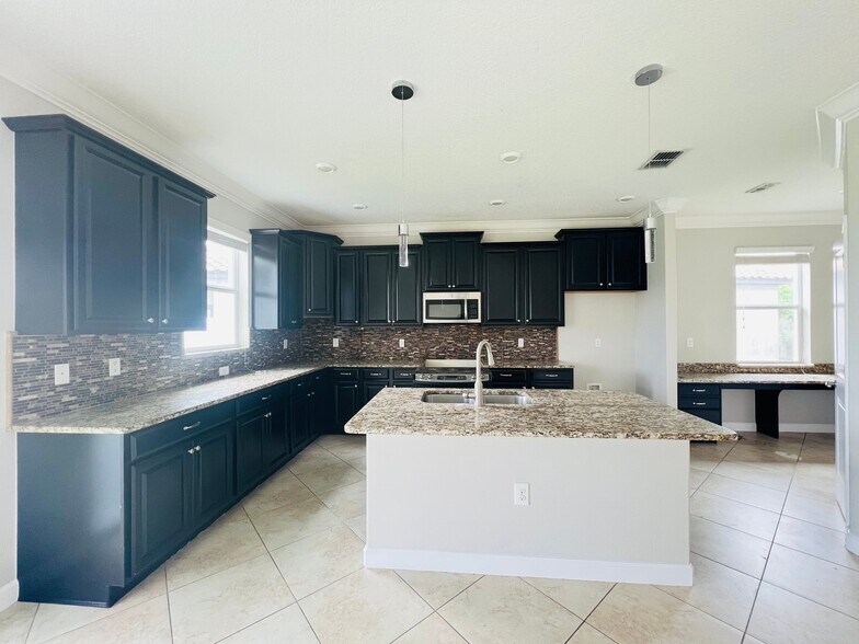 Building Photo - 13149 Green Violet Dr