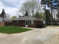 Building Photo - 2550 9th Ct