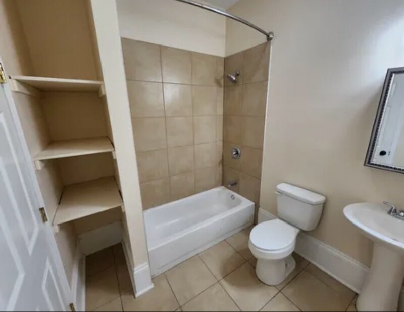 Building Photo - 2921 Annunciation St