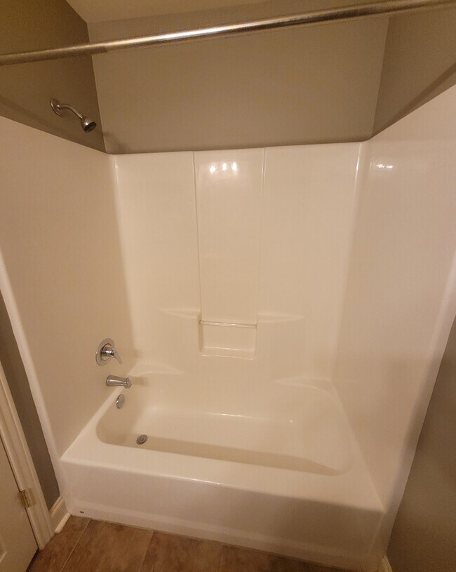 Building Photo - 8 Townhouse Cv