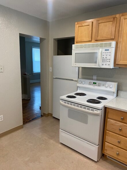 Building Photo - 638 E 12th Ave