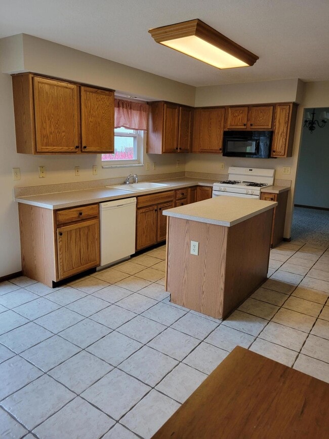 Building Photo - 2843 Minuteman Ct