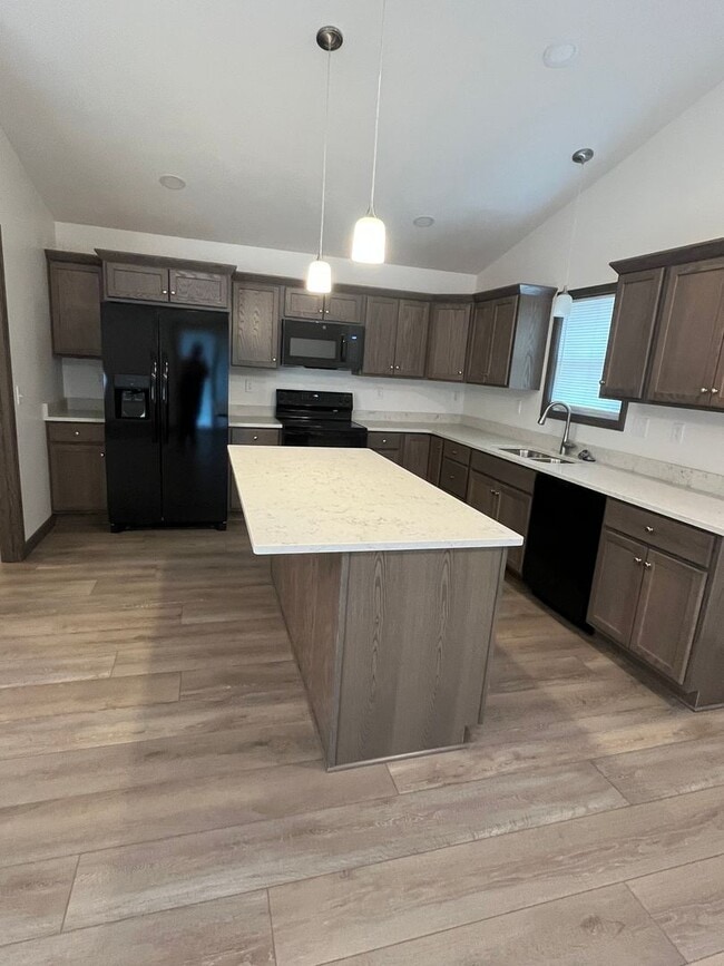 Building Photo - 786 Glory Dr