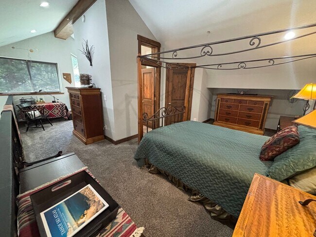 Building Photo - Beautiful Lake Tahoe 3 bedroom condo!