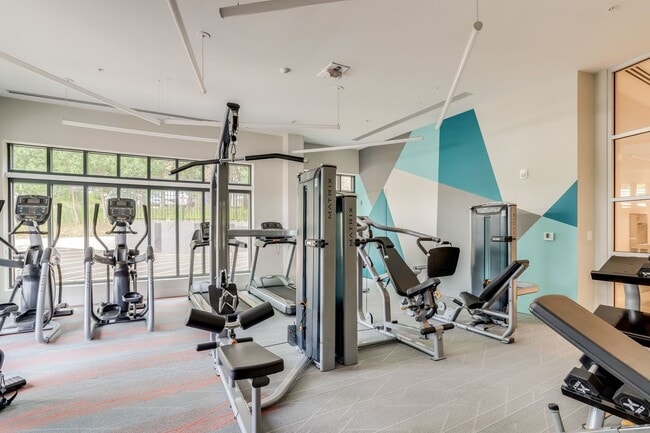 Building Photo - 1 bedroom 1 bathroom condo available immed...