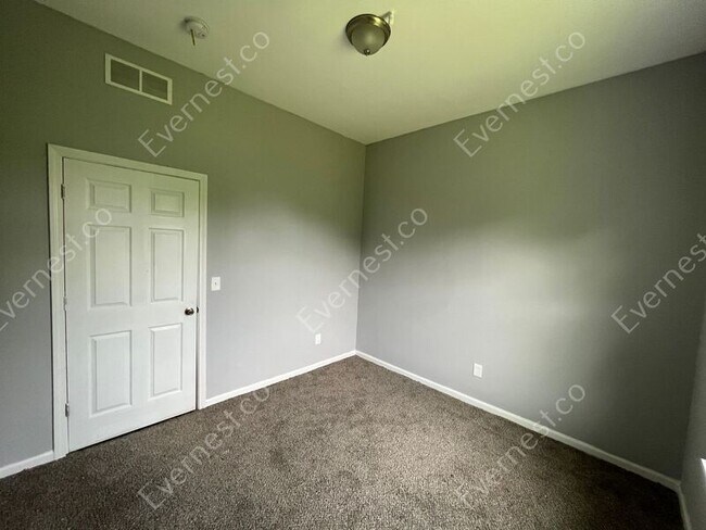 Building Photo - 291 Englewood St