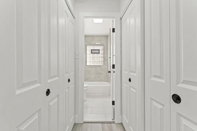 Building Photo - 4142 Meadowdale Dr