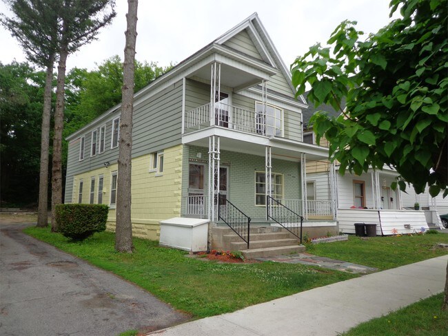 Building Photo - 20 Clarke Ave