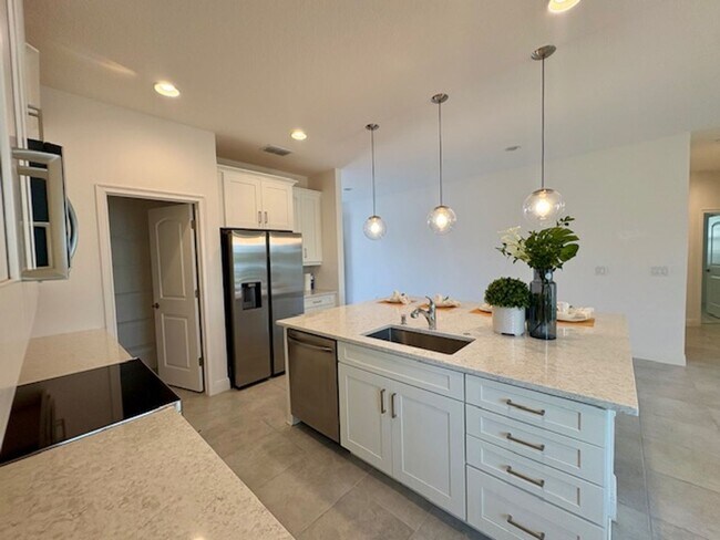 Building Photo - Lovely 4/2 at Harmony Enclave a Golf Course Community