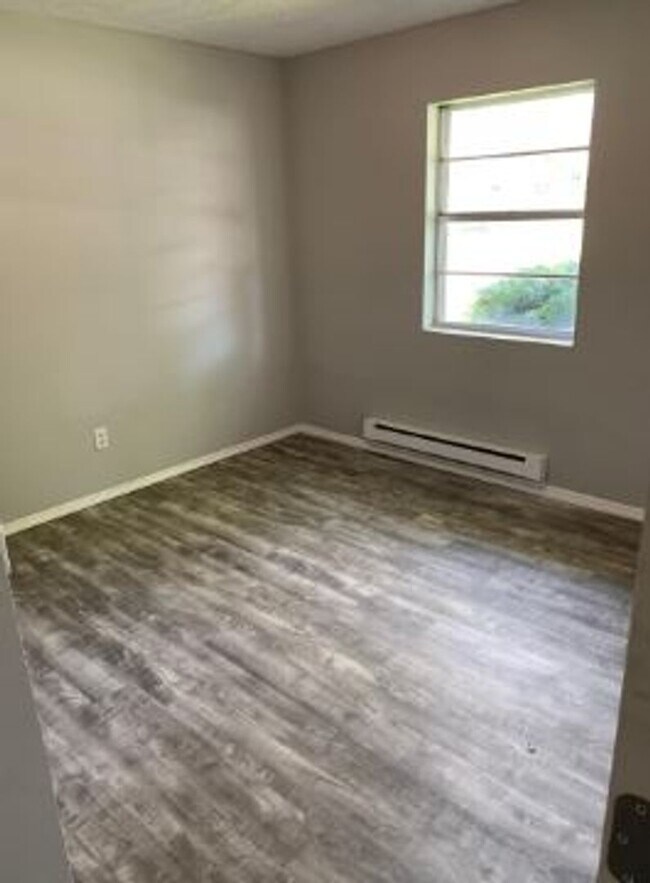 Building Photo - 1578 Van Buren Dr