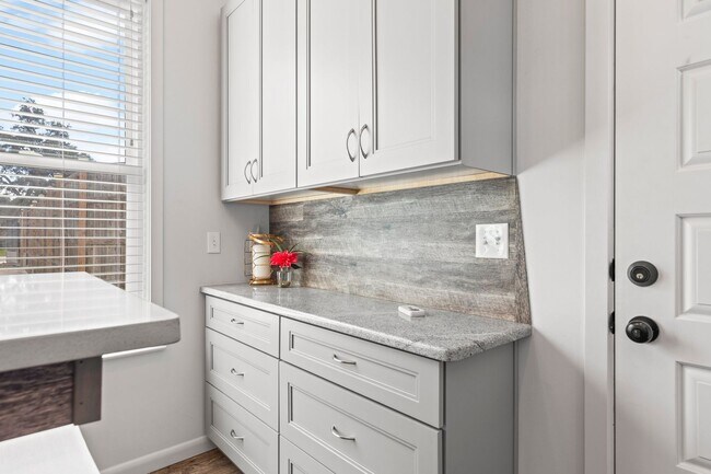 Building Photo - Luxury Furnished Rental in Bluewater Bay...Just steps from the water!!