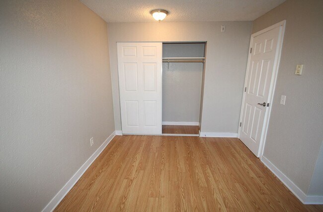 Building Photo - Price 4-Plex - Bothell