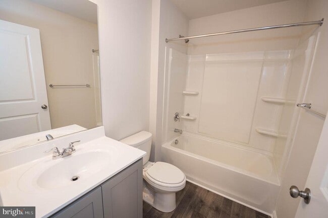 Building Photo - 417 Creekbed Cir