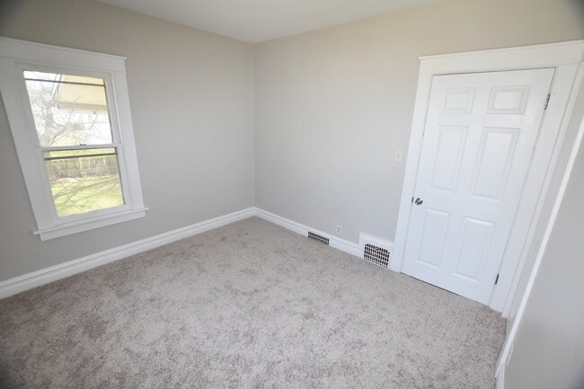 Building Photo - 545 Hammond Ave