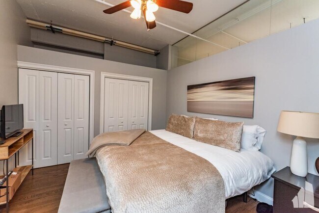 Building Photo - 2 bedroom in Chicago IL 60607