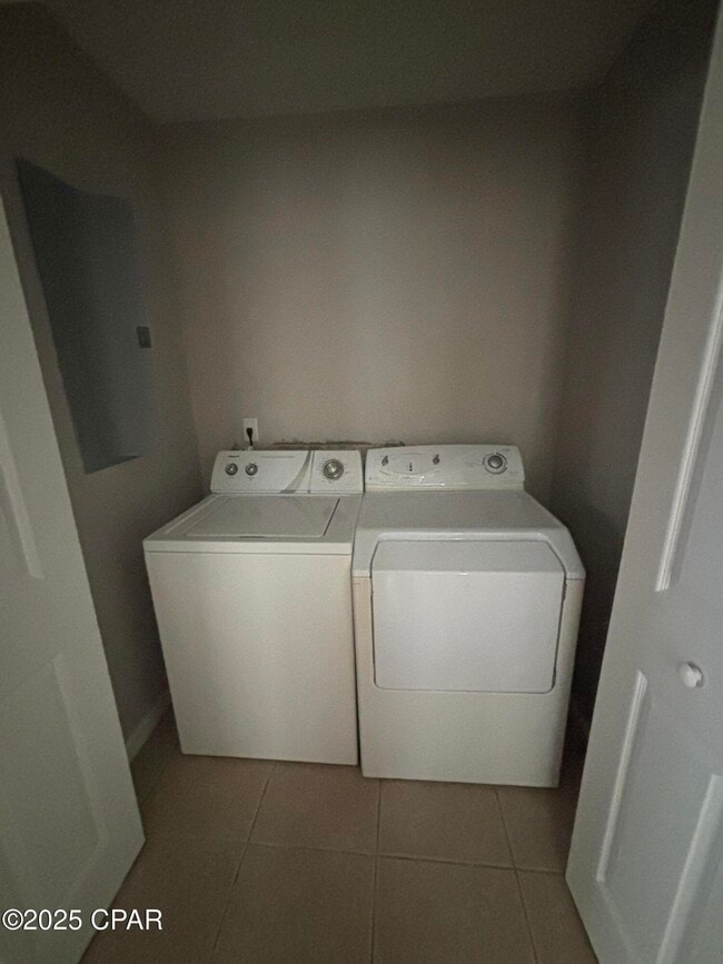 Building Photo - 754 Sherman Ave