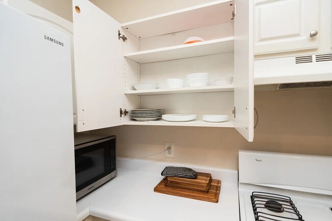 Building Photo - Room in House on Harmony Ct