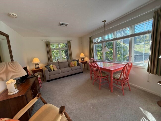 Building Photo - 69 Putney Hill Rd