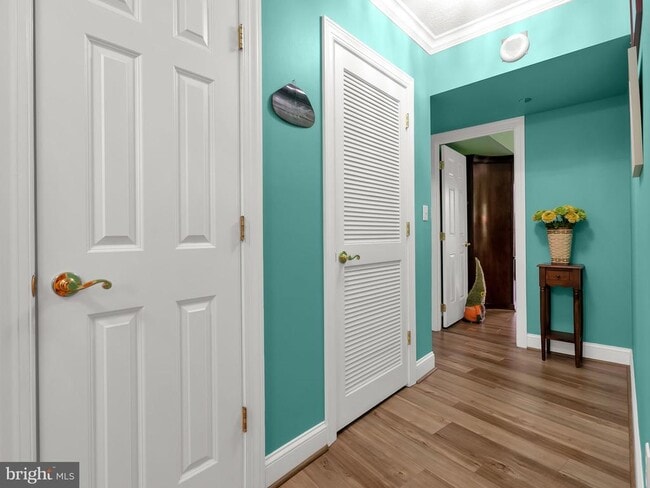 Building Photo - 1300 Crystal Dr