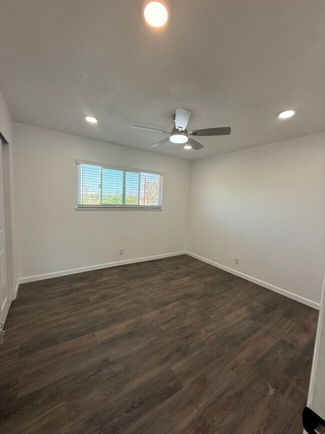 Building Photo - 4 bed, 3 bath pool home with RV access in West Simi Valley