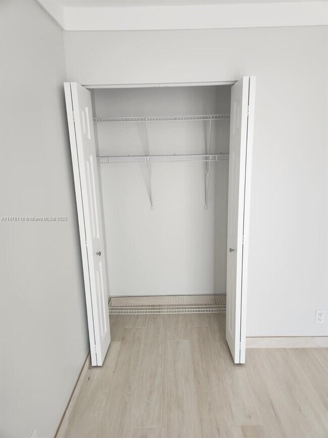 Building Photo - 20355 NE 34th Ct