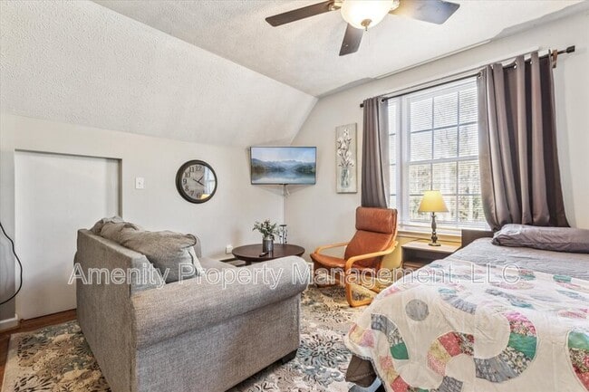 Building Photo - 100 Raymond Dr