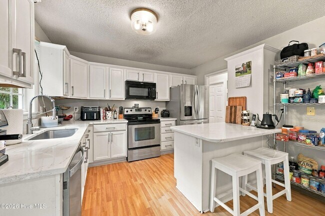 Building Photo - 118 Rolling Hill Dr