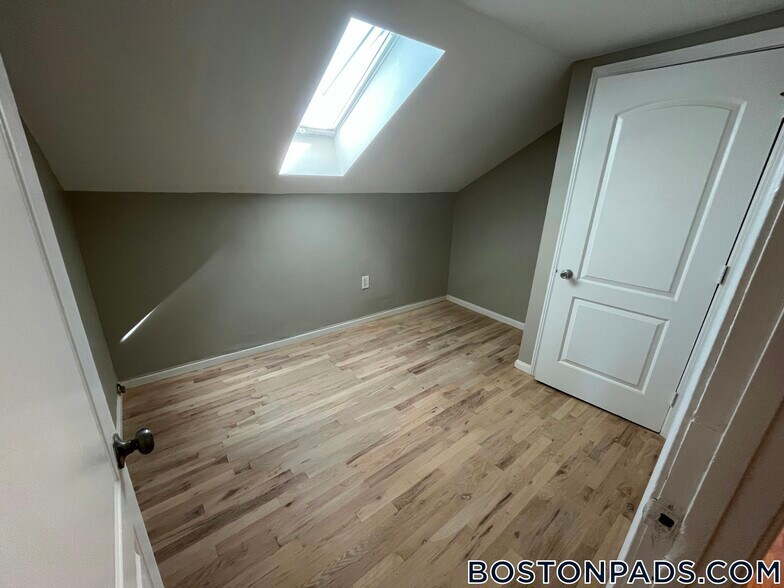 Building Photo - 38 Forest St