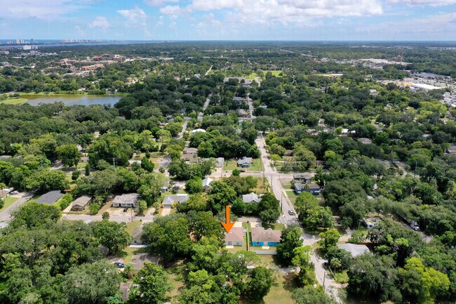 Building Photo - 884 Winchester St