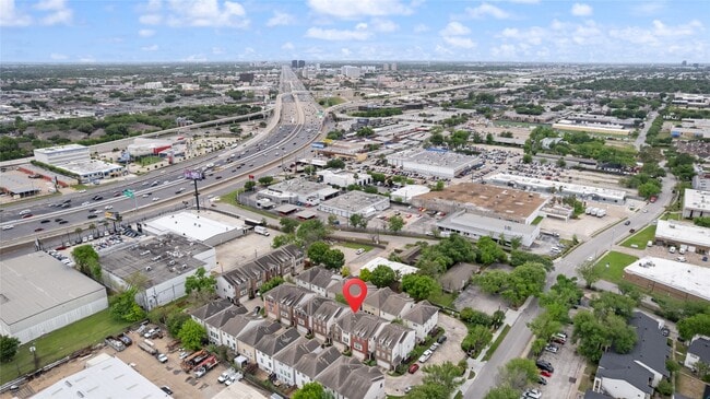 Building Photo - 3410 Skyline Village Dr
