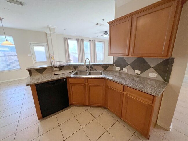 Building Photo - 5323 Brookway Dr