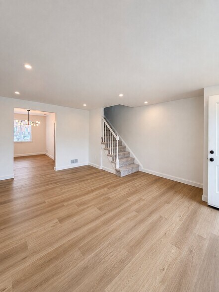Building Photo - 7907 Kavanagh Rd