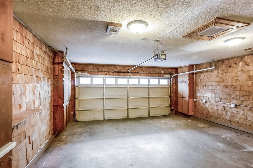 Building Photo - 7851 Chesterfield Dr S